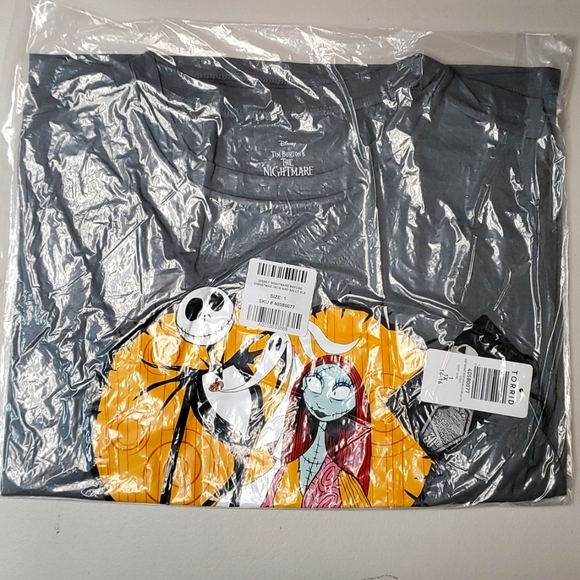 ❤️NWT VINTAGE TORRID TEE - NIGHTMARE BEFORE CHRISTMAS JACK & SALLY SUPER SOFT - Picture 6 of 13
